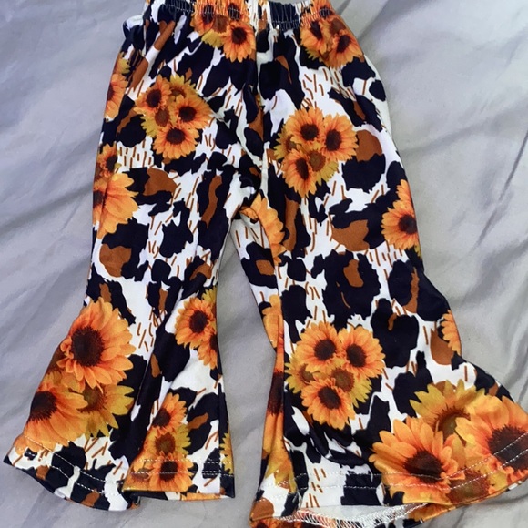 Matching sunflower outfit - Picture 3 of 3